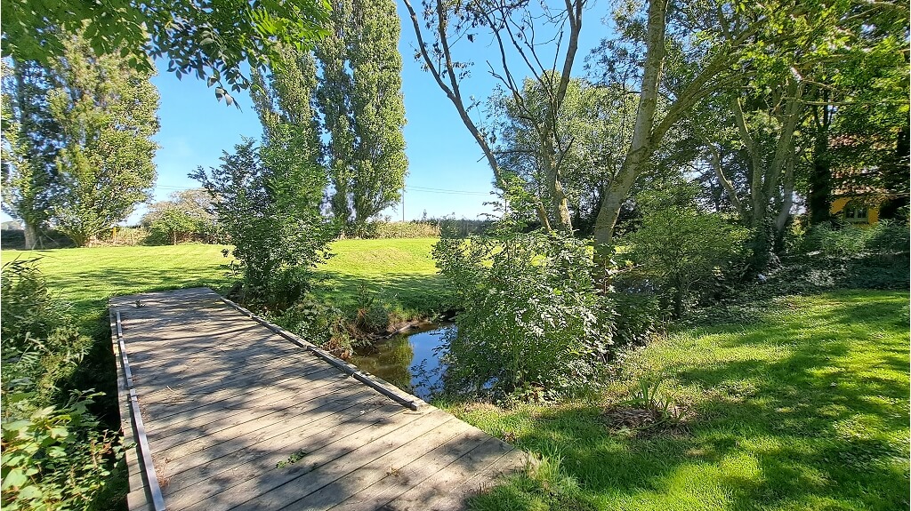Uniek landhuis met zeer grote tuin te koop op 7347 m in Oudenburg