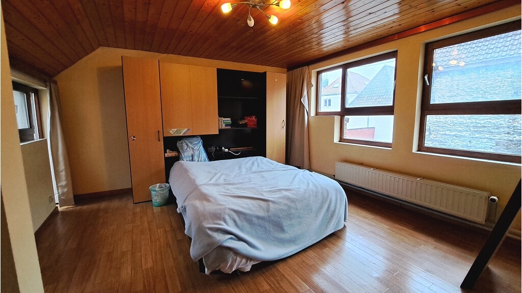 4-slaapkamerwoning met terras en bordertuintje te koop in Brugge