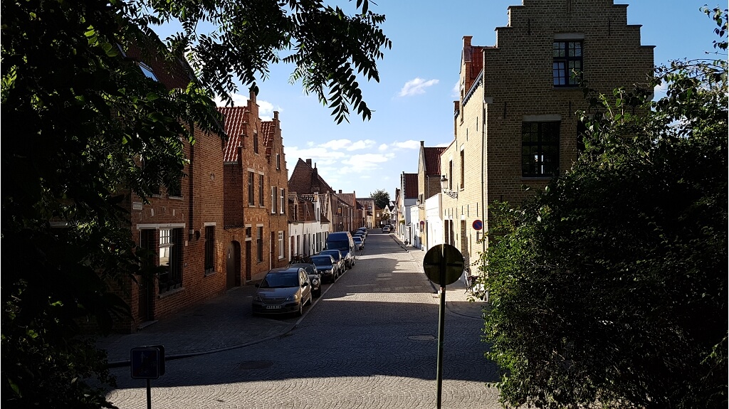 Comfortabele 2-slaapkamerwoning met ruim TERRAS te koop in Brugge