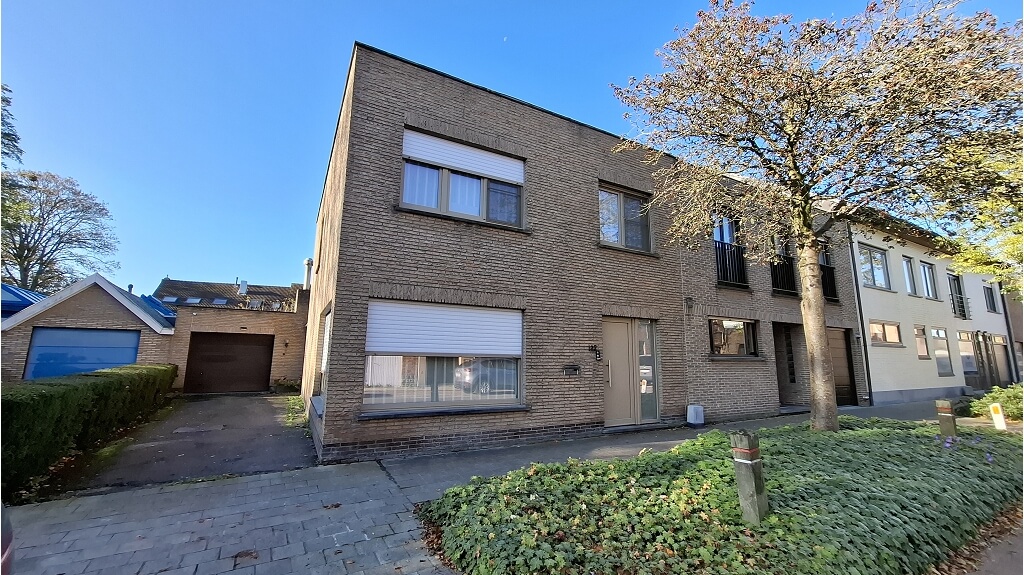 Ruime woning met garage te koop in Assebroek Brugge