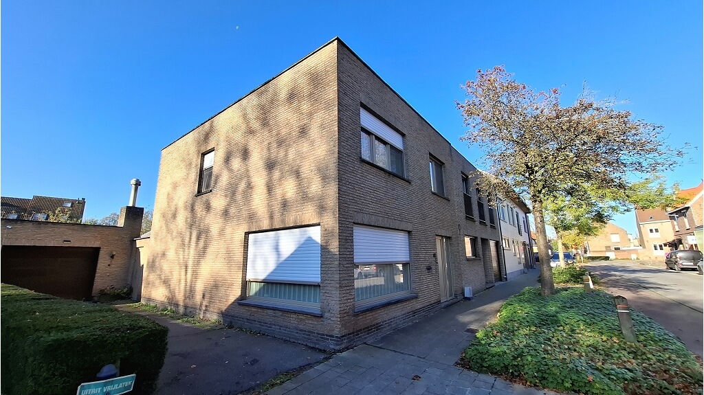 Ruime woning met garage te koop in Assebroek Brugge