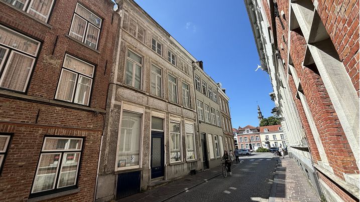 Comfortabele 3-slaapkamerwoning met Terras te koop in Brugge | Wapenmakersstraat 13 Brugge (8000) | De Brugse Databank Vastgoed - immo - real estate -  050 34 34 20