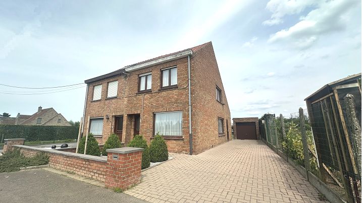Op te frissen 2-slaapkamerwoning met Tuin en Garage te koop in Loppem Zedelgem | Diepstraat 9 Loppem (8210) | De Brugse Databank Vastgoed - immo - real estate -  050 34 34 20