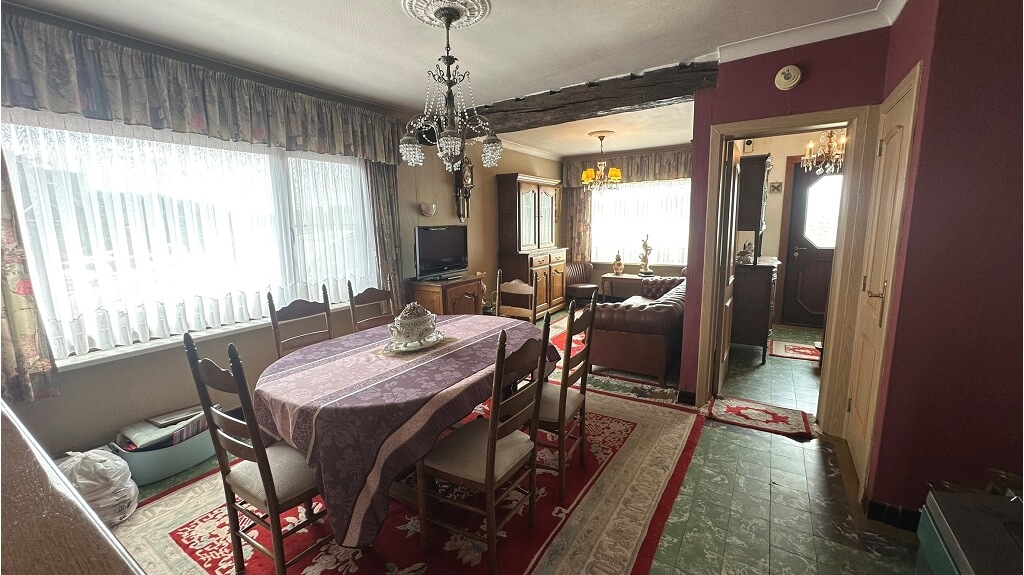 Op te frissen 2-slaapkamerwoning met Tuin en Garage te koop in Loppem Zedelgem