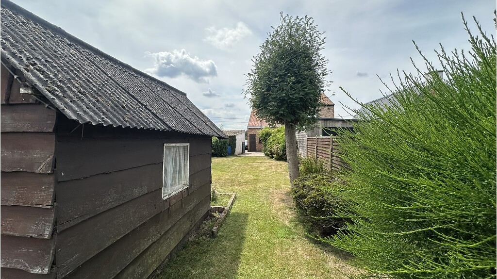 Op te frissen 2-slaapkamerwoning met Tuin en Garage te koop in Loppem Zedelgem
