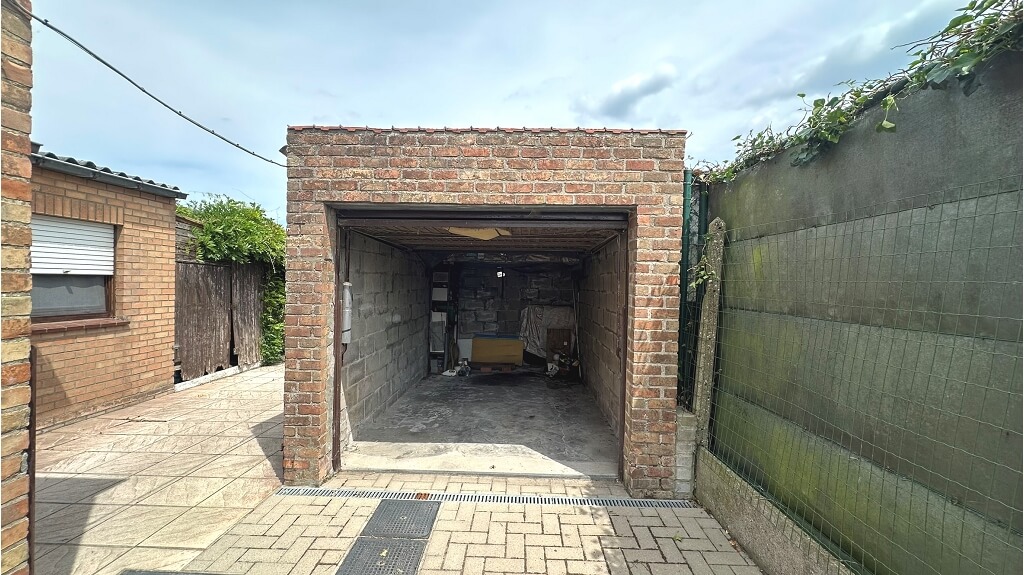 Op te frissen 2-slaapkamerwoning met Tuin en Garage te koop in Loppem Zedelgem